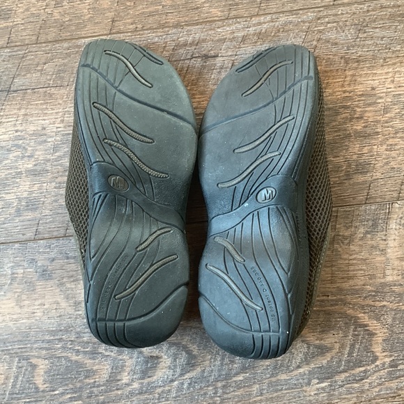MERRELL. Slip ons.  Size 8. Green. And so comfy - Picture 6 of 7